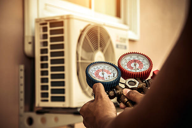 Professional Ductwork Repair technician working in Beecher, MI